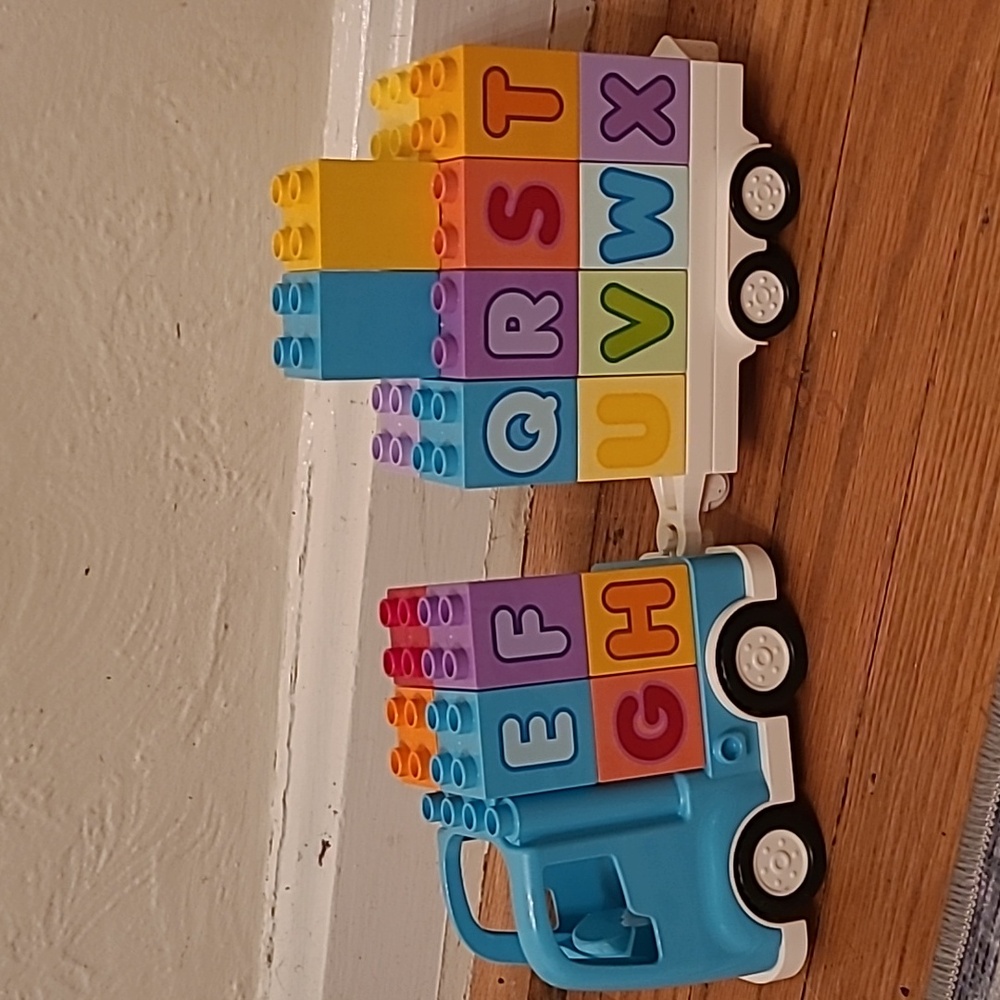DUPLO Alphabet Truck - No Figures - Picture 2 of 6